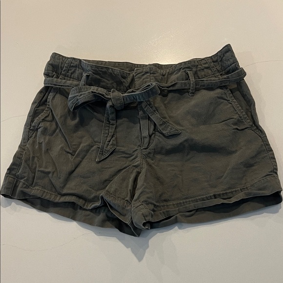 LOFT Pants - LOFT Women's Olive Green Cargo Shorts